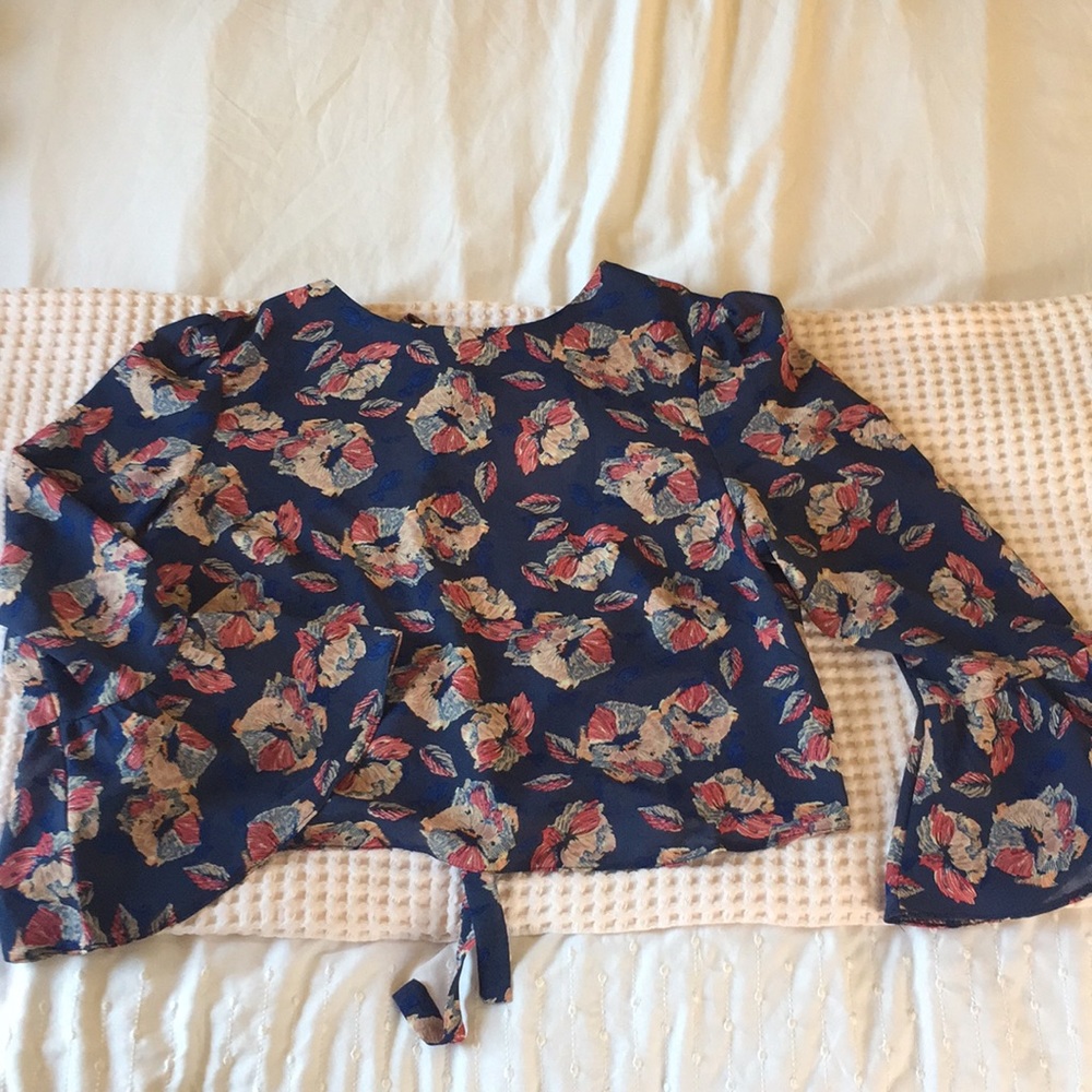 Beautiful Flower Top!!
